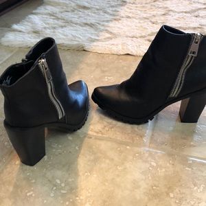 Missimo black ankle boots